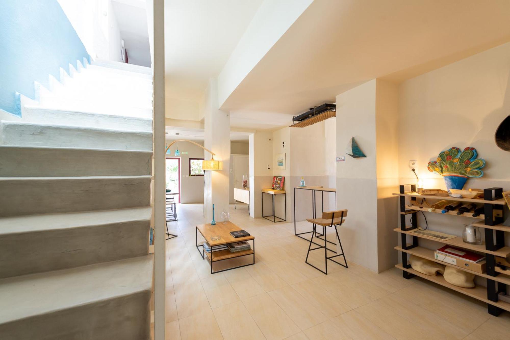 Emily Hotel Vári 외부 사진