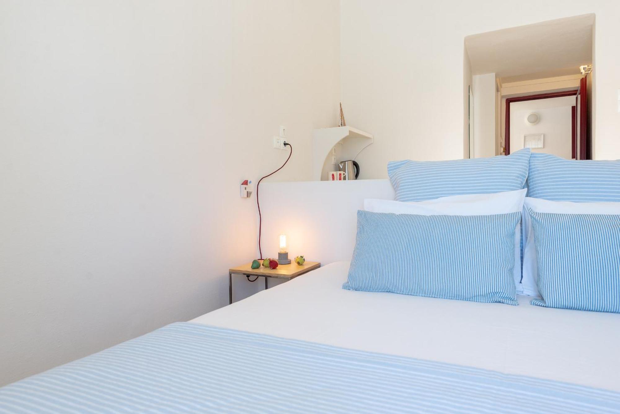 Emily Hotel Vári 외부 사진